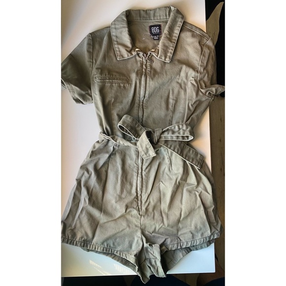 🫒 Urban Outfitters olive army utility romper - Picture 2 of 3